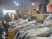 Cuaca Ekstrem Bikin Harga Ikan di Pasar Pabean Surabaya Melonjak