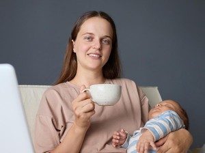 Apakah Aman Jika Ibu Menyusui Minum kopi? Ini Kata Dokter