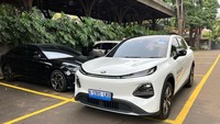 Mobil Listrik Parkir Paralel, Adakah Batas Waktu Biar Aki Nggak Tekor?