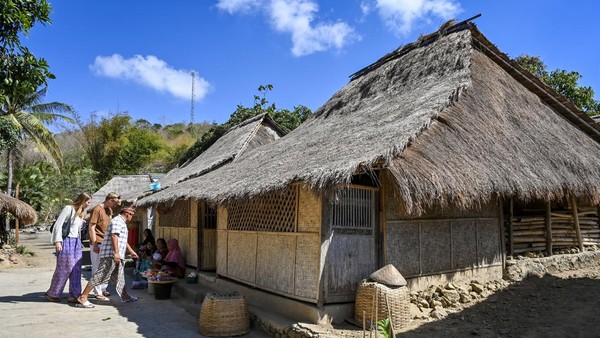 Jadi Magnet Wisatawan, Begini Pesona Desa Adat Sasak Ende Lombok