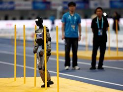 Jatuh Bangun di Lintasan, Robot Humanoid Berlaga di Beijing 2026
