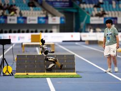 Jatuh Bangun di Lintasan, Robot Humanoid Berlaga di Beijing 2026