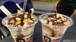 Yummy! Cicip Sate Jando dan Rujak Buni Viral di Kampoeng Tempo Doloe