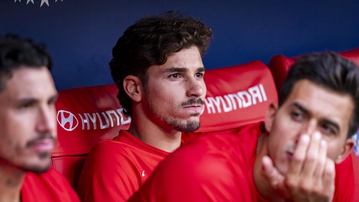 Julian Alvarez of Atletico de Madrid sits on the bench with his teammates prior to the LaLiga EA Sports football match between Atletico de Madrid and Villarreal CF at Riyadh Air Metropolitano in Madrid, Spain, on August 23, 2026. (Photo by Alberto Gardin/NurPhoto via Getty Images)
