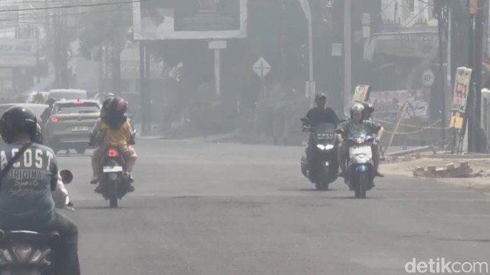 Kabut asap menyelimuti Kota Jambi.