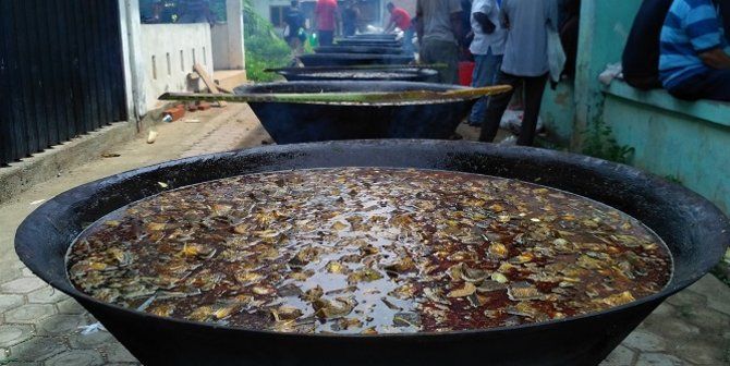 Kuah Belongangong Kuah Belongangong, hidangan khas Aceh yang disajikan saat Maulid Nabi Muhammad SAW.