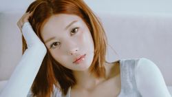 POV Ditatap Kwon Eun Bi