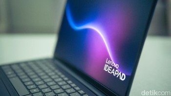 Lenovo IdeaPad Slim 3i dilengkapi baterai besar 50Whr dengan pengisian cepat Rapid Charge Boost. Berkat teknologi ini, hanya dengan mengisi selama 15 menit akan menambah daya hingga 2 jam penggunaan. Foto: Muhammad Azzam/detikFoto