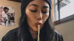 Liburan Sambil Kulineran, Ratu Felisha Cicip Sashimi di Bali hingga Ramen Jepang