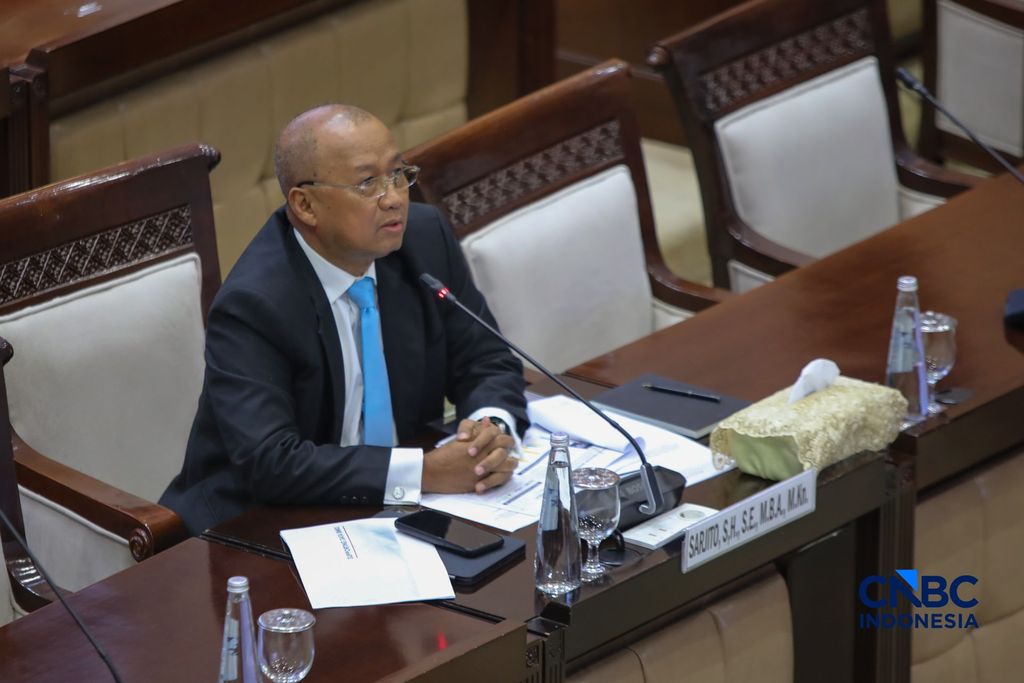 M Sarjito saat menjalani Uji Kelayakan atau Fit and Proper Test sebagai Kepala Eksekutif Pengawas Bursa Mineral dan Komoditas Strategis sekaligus Anggota Dewan Komisioner Otoritas Jasa Keuangan (OJK) di Gedung DPR/MPR RI, Jakarta, Senin (24/8/2026). (CNBC Indonesia/Faisal Rahman)