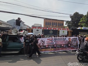 Massa Demo Minta Hakim PN Jaksel Tolak Gugatan Praperadilan Febrie Adriansyah