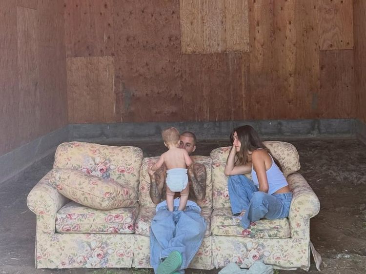 Momen Manis Hailey Bieber Rayakan Ultah ke-2 Jack