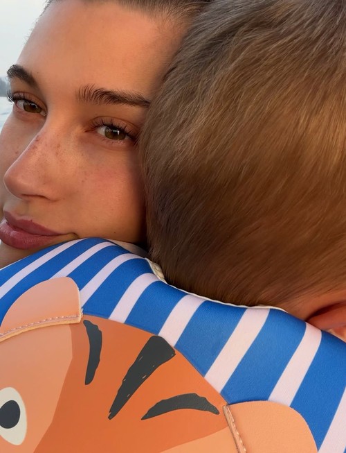 Momen Manis Hailey Bieber Rayakan Ultah ke-2 Jack