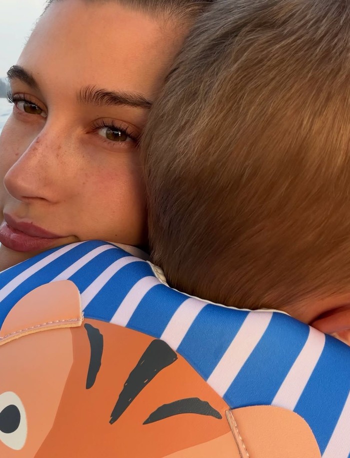 Momen Manis Hailey Bieber Rayakan Ultah ke-2 Jack