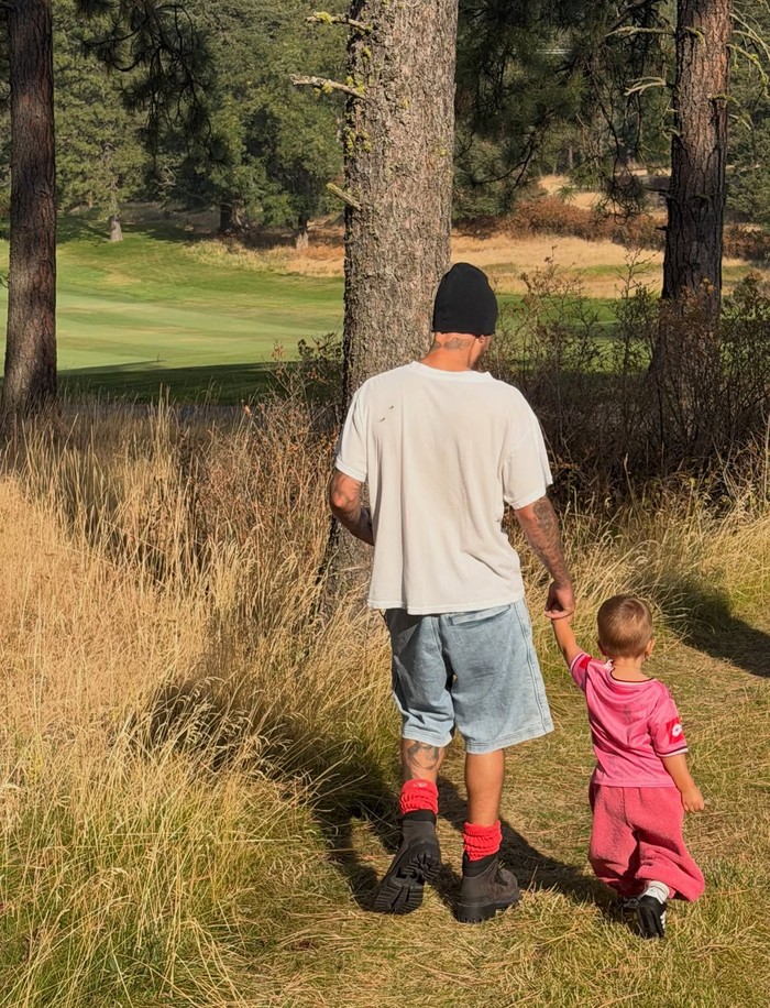 Momen Manis Hailey Bieber Rayakan Ultah ke-2 Jack
