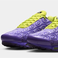 Kolaborasi One Piece x Nike Air Max Plus mengambil inspirasi dari tiga Buah Iblis (Devil Fruits) yang memiliki kekuatan supernatural. Ketiga sneakers hadir dengan bagian atas berbahan TPU bertekstur yang dibuat khusus untuk kolaborasi ini, kemudian dipadukan dengan lidah sepatu dan tali dalam warna kontras. Foto: Dok. Nike