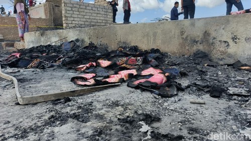 Sejumlah petugas gabungan dari Labfor Bali, Polda NTB, dan Polresta Lombok Tengah saat melakukan olah TKP di Desa Adat Sade, Kecamatan Pujut.