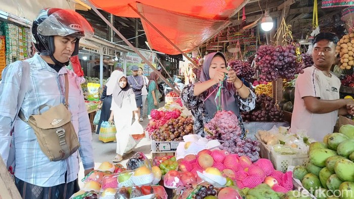 Omset Usaha Parcel Buah di Pasar Baru Lumajang Naik 50 Persen