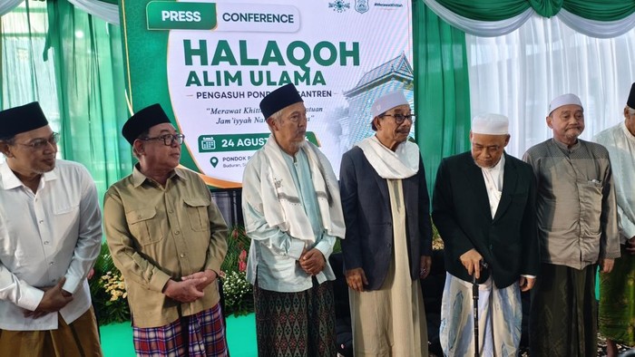 Para kiai menggelar Halaqoh Alim Ulama Pengasuh Pondok Pesantren di Ponpes Al Khoziny