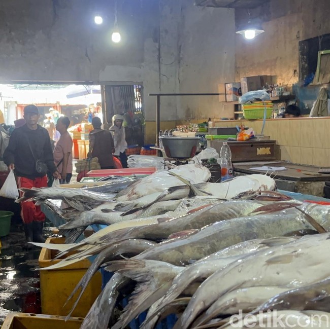 Harga Ikan di Pasar Pabean Surabaya Naik