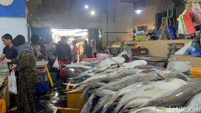 Harga Ikan di Pasar Pabean Surabaya Naik