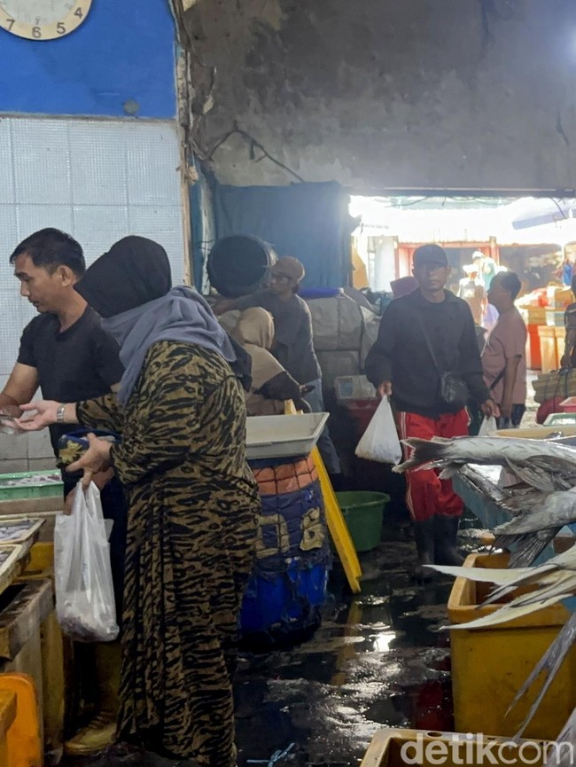 Harga Ikan di Pasar Pabean Surabaya Naik