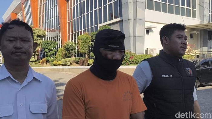 Pelaku curanmor saat digelandang polisi menuju Rutan Polres Gresik