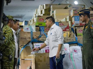 Seskab: Senin Pagi 31 Ton Logistik Dikirim ke NTT-500 Pompa Air ke Kalimantan