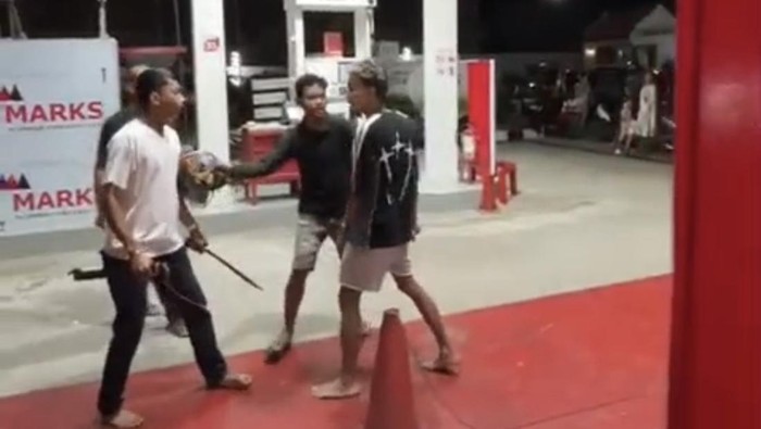 Pemuda cekcok degan petugas SPBU di Wajo karena tidak terima ditegur terobos antrean.