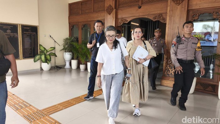 Pengageng Sasana Wilapa Paku Buwono XIV Purbaya, GKR Panembahan Timoer Rumbay Kusuma Dewayani, saat di Mapolresta Solo, Senin (24/8/2026).