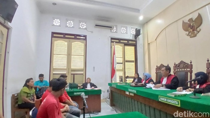 Sidang putusan kasus penyelewengan BBM di ruang Cakra 7 Pengadilan Negeri (PN) Medan, Senin (24/8/2025) sore