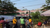 Warga Tolak Rencana Penutupan Perlintasan Liar KRL Tebet, Ini Respons KAI