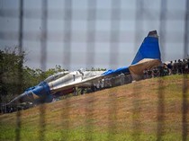 Sukhoi TNI AU Tergelincir di Landasan Pacu Bandara Hasanuddin