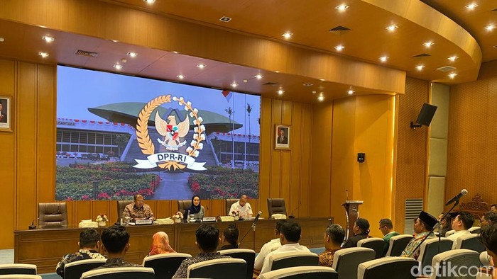 Pimpinan DPR RI menerima aspirasi dari perwakilan Forum Komunikasi Rakyat Pati, Senin (24/8/2026).