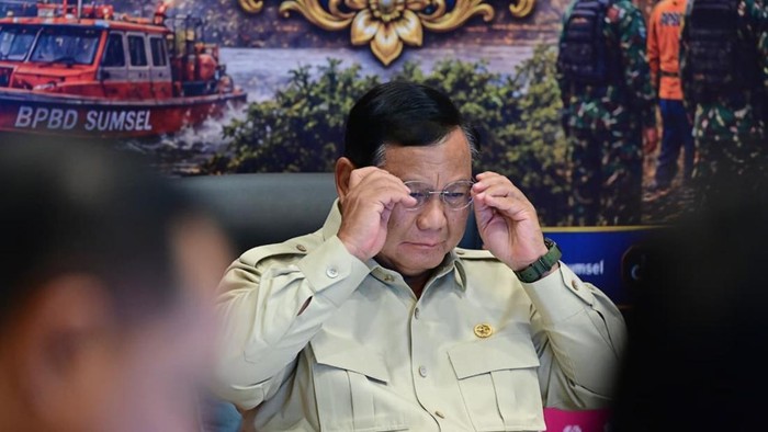 Presiden Prabowo memimpin rapat penanganan karhutla di Sumsel. (Muchlis Jr/Biro Pers, Media, dan Informasi Sekretariat Presiden)