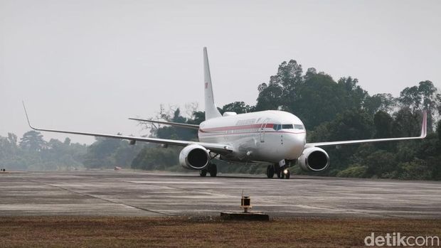 Presiden Prabowo tiba di Pekanbaru (Rolando Fransiscus Sihombing/detikcom)