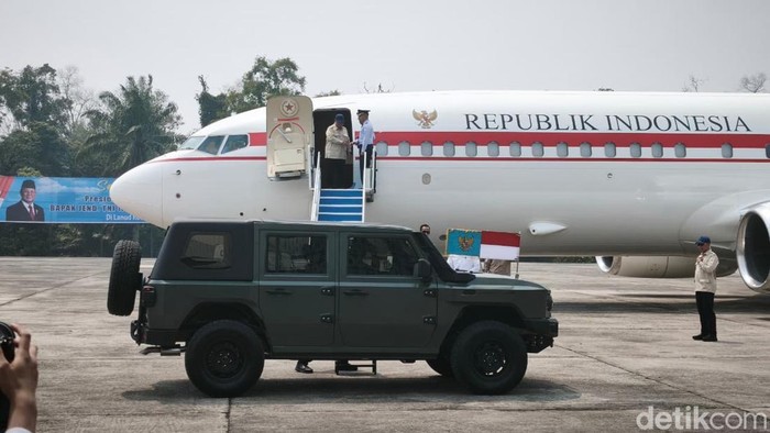 Presiden Prabowo tiba di Pekanbaru (Rolando Fransiscus Sihombing/detikcom)