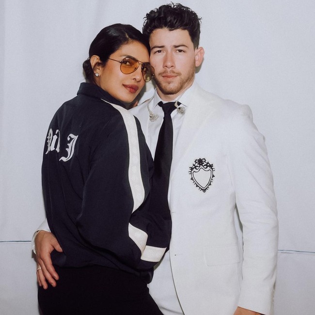 Sweet! Priyanka Chopra 3 Hari Temani Nick Jonas Tur