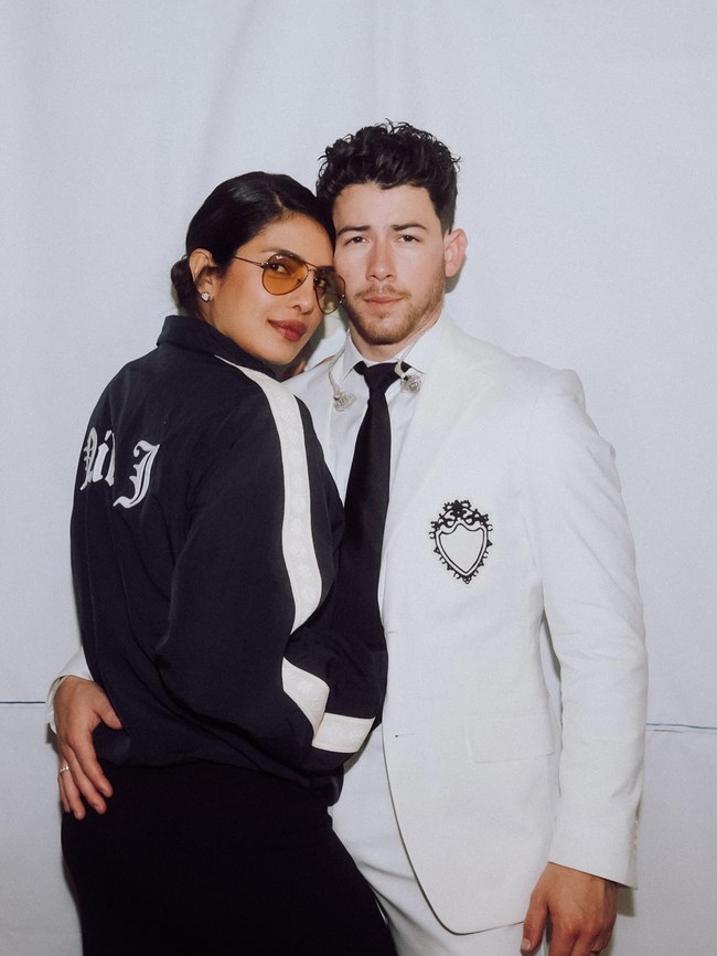 Sweet! Priyanka Chopra 3 Hari Temani Nick Jonas Tur