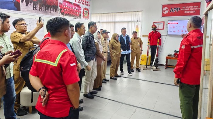 Bupati Afni saat rakor karhutla dan kolaborasi bareng stakeholder di Siak.