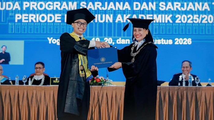 Ramzy saat wisuda