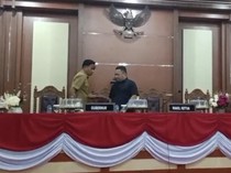 Paripurna Pemberhentian Ketua DPRD Sultra Ricuh, Warga Duduki Kursi Pimpinan