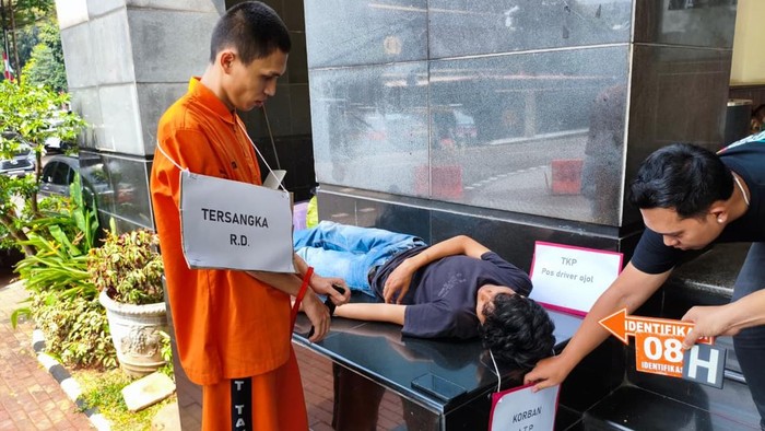 Rekonstruksi kasus pembunuhan dan perampokan ojol tidur di Tangerang. (Dok. Istimewa)