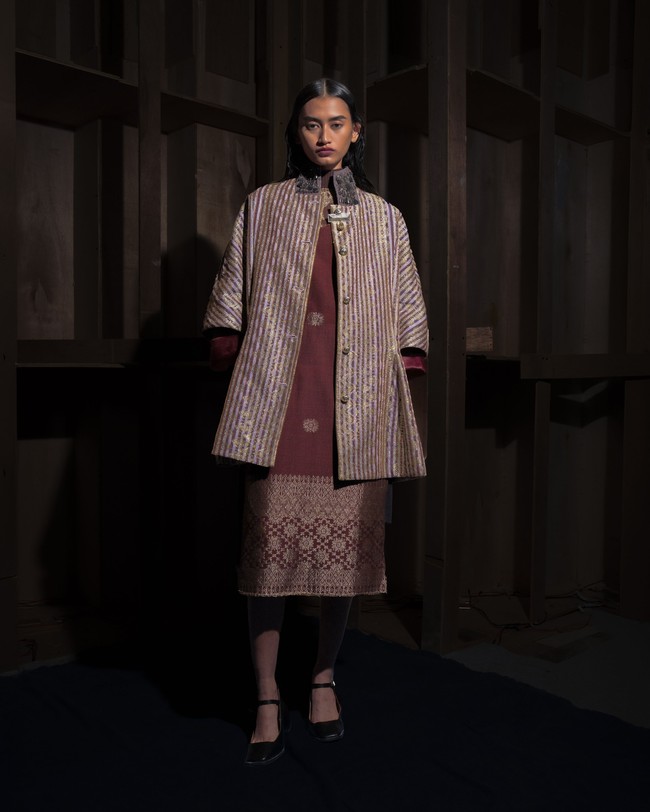 Setiap material tetap mempertahankan karakternya, sekaligus mendapatkan bahasa visual baru yang mempertemukan elemen masa lalu dengan gaya modern. (Foto: Dok. Sapto Djojokartiko)