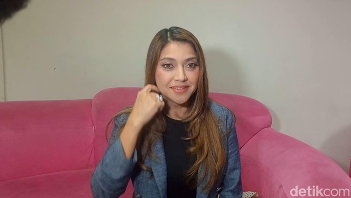Sarah Azhari di Jalan Kapten P Tendean, Jakarta Selatan, Senin (24/8/2026).