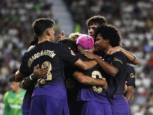 Barca Menang 5-0, Flick Masih Butuh Striker Murni