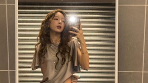 Taeyeon membawakan lima lagu dalam setlist penampilannya termasuk Letter to Myself (2024), Four Seasons (2019), Panorama (2025), To. X (2023), dan Disaster (2024). (Foto: dok. Instagram @taeyeon_ss)
