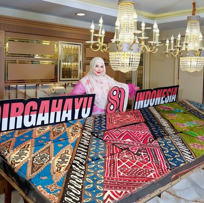 Jawaban Tasyi Athasyia Modal Bikin Kue Terbesar di Dunia Motif Batik