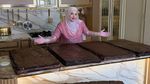Jawaban Tasyi Athasyia Modal Bikin Kue Terbesar di Dunia Motif Batik