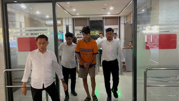 Tersangka diduga dalang pembobolan brankas di sejumlah gudang sepi di Jawa Timur diringkus Jatanras Polda Jatim.